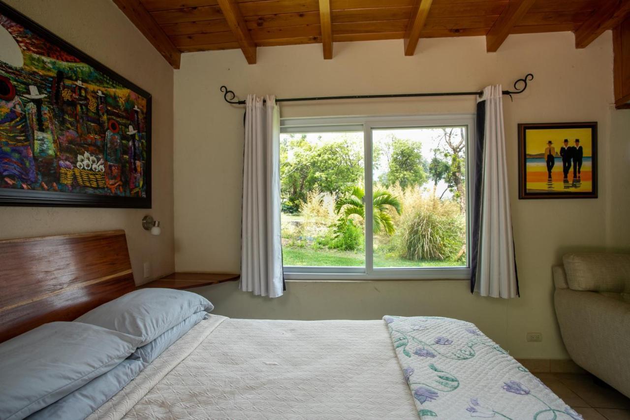 Lake Front Retreat At Los Elementos Santa Cruz La Laguna Ngoại thất bức ảnh